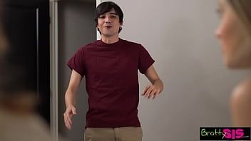 播放 Brattysis - stepsis 说“我宁愿操妖精!” s22:e1