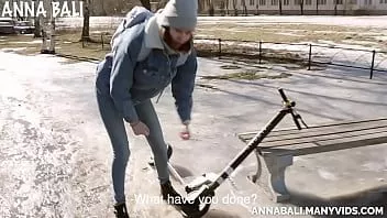 Odtwórz Przepraszam... przypadkiem cię uderzyłem, po prostu prowadzę pierwszy raz.