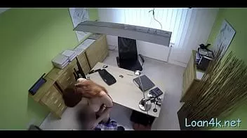 Jouer Jolie chérie à peine légale se fait lécher et clouer