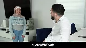 play Hijabfamily - アラブ人女性のベロニカ・バレンタインは、新しい清掃サービスの仕事で最善を尽くすことを熱望しています。彼女の顧客の一人とセックスをしたいと思うようになるまで