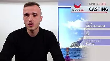 Oynat Genç adam vs büyük göğüsler sürtük milf - ilk porno ve göğüsleri üzerinde cum