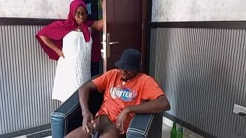 Putar Pembantu rumah tangga hijab terangsang suka menyelinap (video lengkap di xvideos merah)
