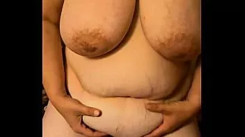 play Bbw MILF femme montre ses seins et sa chatte de ventre de milf. commentaires bienvenus