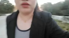 Riproduci MILF sexy scopata in mezzo al nulla dopo che il fidanzato se ne è andato