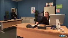 play Ofis Orgy: Çoraplı Esmer Berbat ve Üç Büyük Yarak Sikiyor