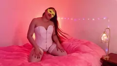 Afspelen Sexy Latina barman in korset heeft de beste pijpvaardigheden, Valery Saenz