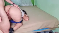 play A pornstar latina quente adora sexo áspero doggystyle em seu quarto