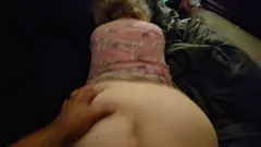Reproduzir MILF GHUBBY Obtém doggystyle anal em porno amador matinal