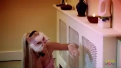 Abspielen Cosplay Milf wird hart gefickt: Großer Schwanz, rasierte Muschi und Gesichtsbehandlung