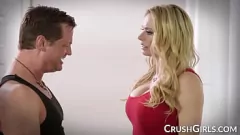 Reproducir La rubia pechugona Briana Banks dominada en un intenso encuentro duro