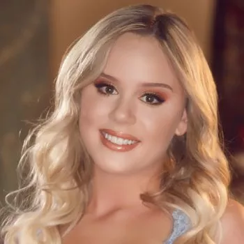 Actrita Alexis Adams