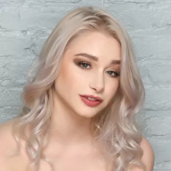 色情明星 Scarlett Hampton